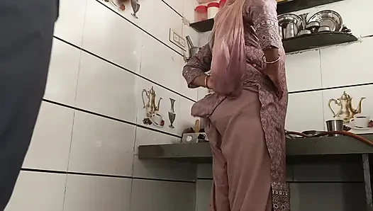 Rasoi mein bhabhi ji ke sath masti