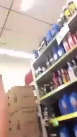 Birinin üvey annesi halka açık yerlerde gösteriş yapıyor