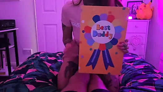 Üvey ddy gününüz kutlu olsun! Bana sürpriz verildi