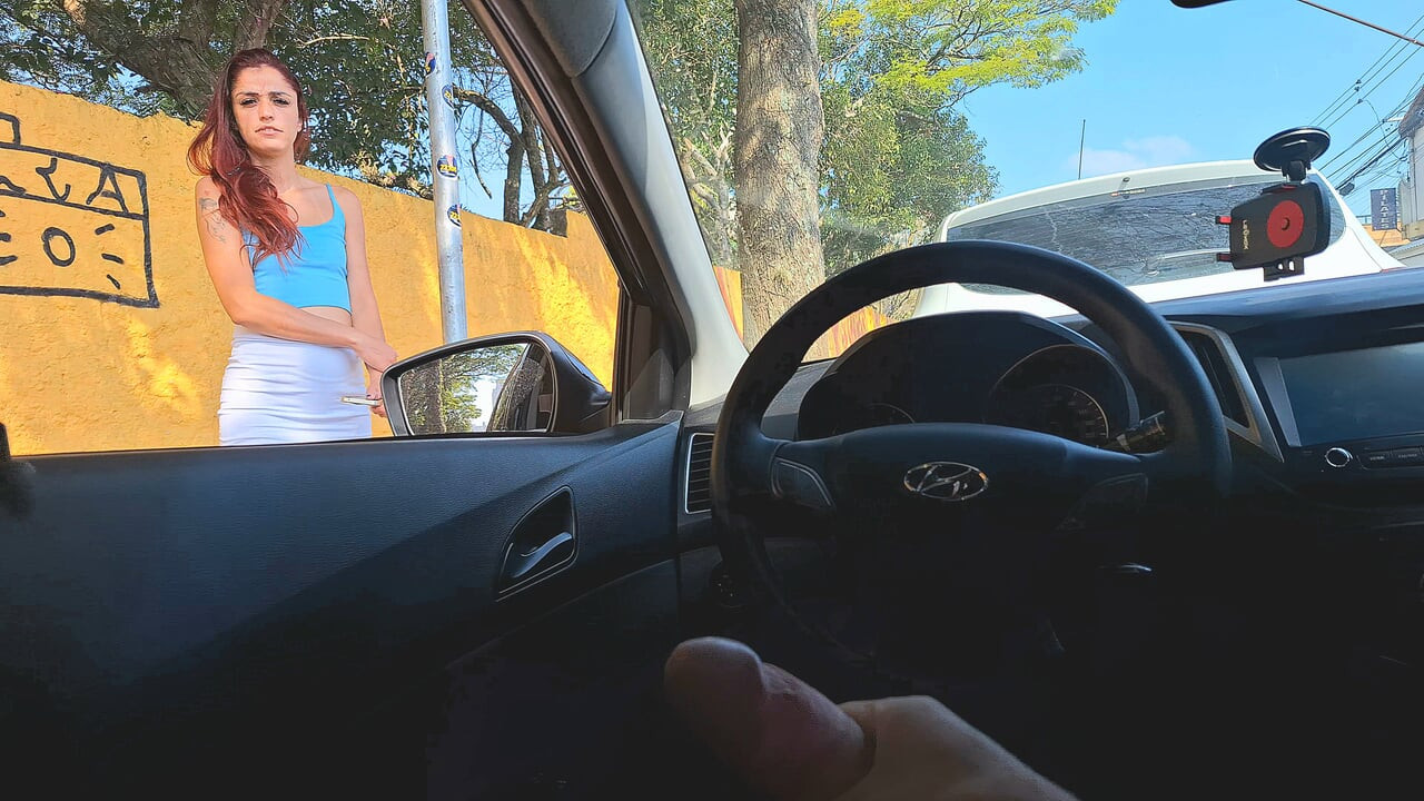Sokakta riskli mastürbasyon... Güzel kadın yarağımı gördü.