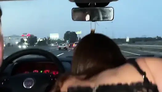 Uber'de minik lil bebeği sikiyor, o kadar azgın ki şoförü sıvazlıyor - massy sweet