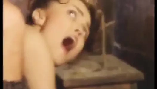 Cleare ve Jyulia biri çifte penetrasyonla dörtlü seks yapıyor