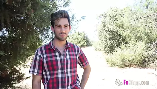 Sofia Santana seksi pikniklerimizi deniyor! Biraz açık havada aksiyon için hevesliydi