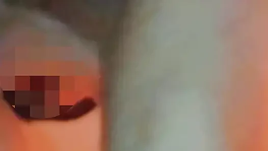 Ateşli, ele geçirilmiş bir melekti, sinemaya gitti ve günah işledi, bira içti ve yere tükürdü.