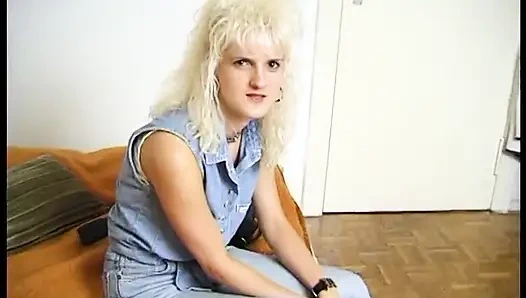 Sarışın Alman orta yaşlı seksi kadın tek başına iş yapıyor