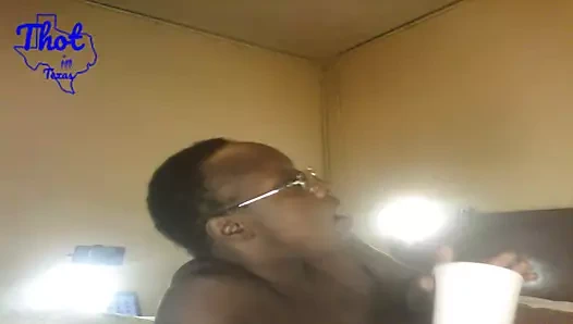 Teksaslı kadın - büyük götlü gerçek anne kovboy kız yarağa biniyor