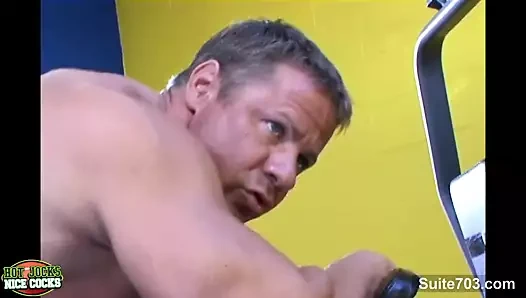 Sıcak eşcinsel atlet adam erkek geyik Mastürbasyon