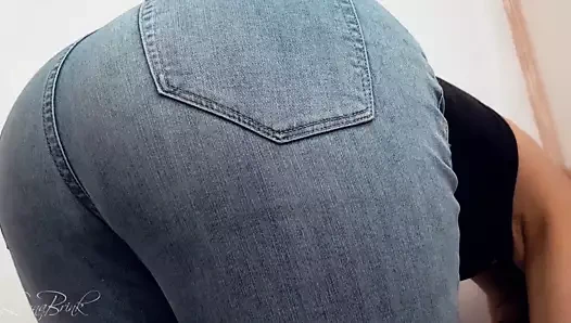 Fat Ass in Jeans, Painting a Wall