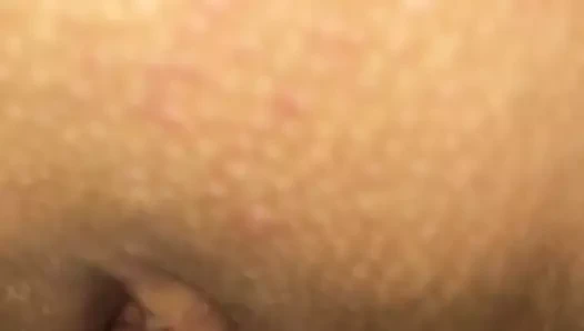 Monique'in içine kayıyor