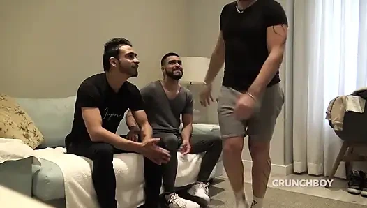 Valentino Sisto ile heteroseksüel bir latin adam tarafından korunmasız kullanılan video