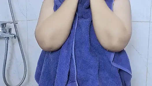 Hijab Sister in Law Clean Her Self After Making Out Behind Her Husband - Minokiiko