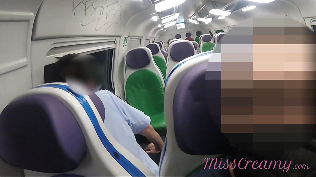 Trende kamu amcık flaş. seksi kız onu kedi dokunur