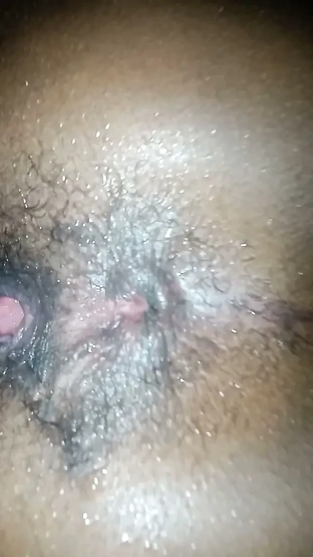 Seksi vücudunu yıkıyor