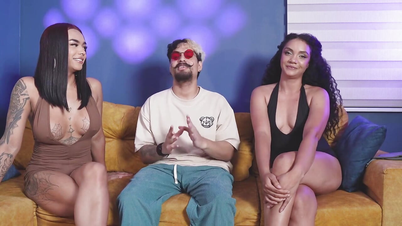 Büyük göğüslü trans ve iri poposlu esmerle seks - Andromeda Hot ve Tina Queen ile röportaj