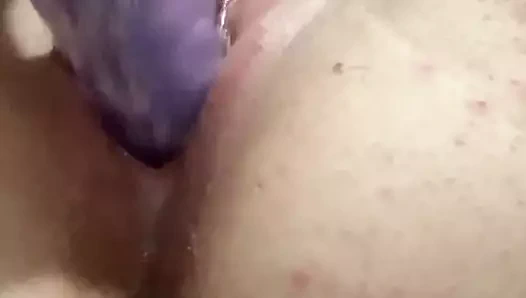 Zar zor yasal genç yeni oyuncaklarla oynuyor!