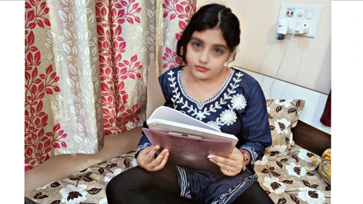 Студентка дези 18+ трахает ее красивую школу давку, романтический поцелуй и трах тугой киски, хинди аудио