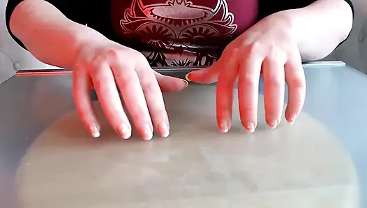 Çivi çakan asmr