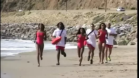 Beyaz damızlık yiyor ve kalın siyah orospu amını sikikleri, sonra yüz verir