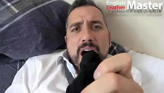 Bakış açısı siyah ayakkabılar ve siyah çoraplara tapma ve sikiş