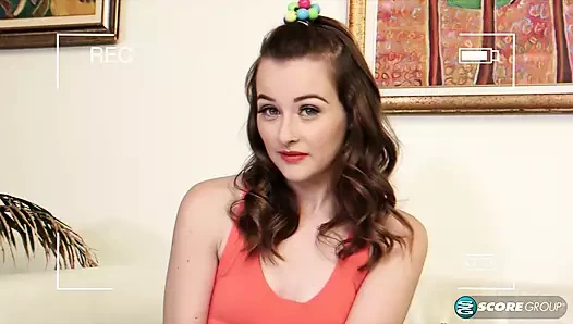 Amigo kız Danni Rivers takıma kazanmak için mastürbasyon yapıyor