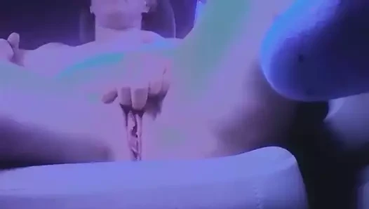 Biz açık yolda iken Mavi fantezi kedi oynuyor