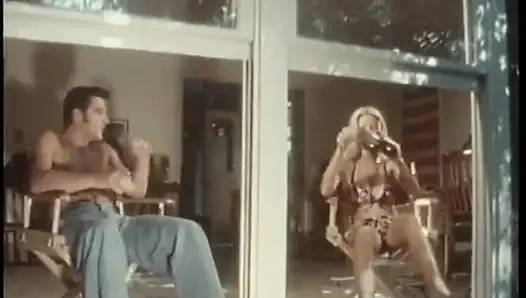 Muhteşem fahişeler grup sekste onu çıkarıyor ve rastgele yarak emiyor