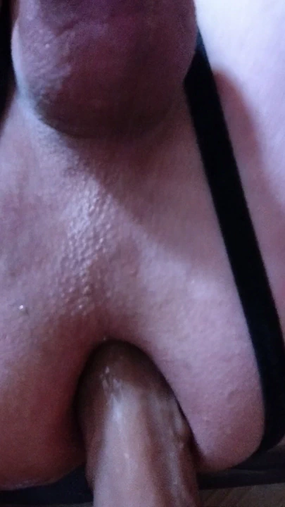 Pürüzsüz küçük götümde dildo