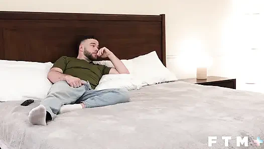 Jockpussy - colby tate ftm marcus mcneil'i sikerken ateşli yeteneklerini gösteriyor