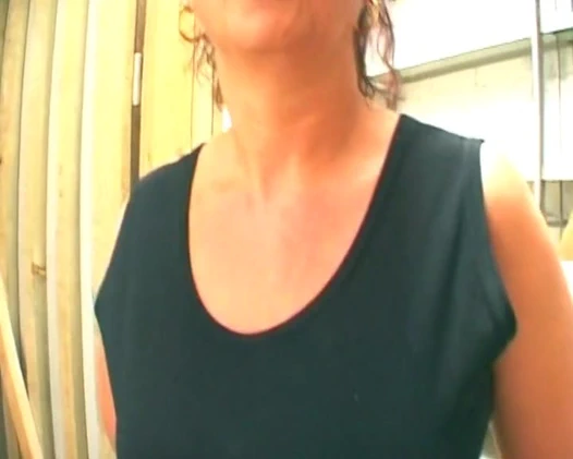 Yaşlı Alman kadın bodrumda döl yiyor