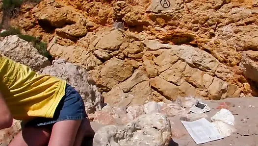 Açık havada anal, göt deliğini sert sikiyor