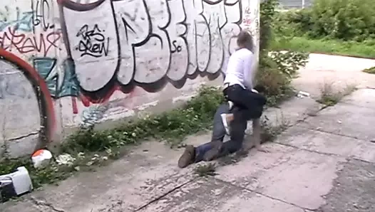 Melady, richie'yi açık havada çiğner