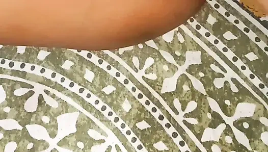 Hintli kız kardeşini evde yalnız görünce sikiyorum