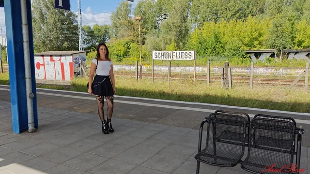 Acquaintance at the train station leads to a hot fuck