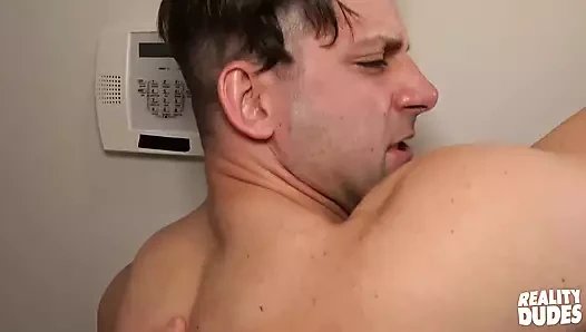 Rick Fantana paul wagner ile sikişmek için isteksiz ama para teklif edildiğinde bu değişiyor - reality dudes