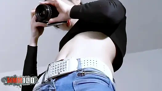 Electra: büyük memeli güzel sarışın electra striptiz yapıyor