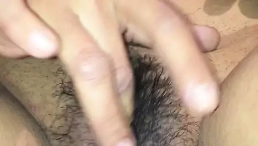 Se masturba para mi y pide verga