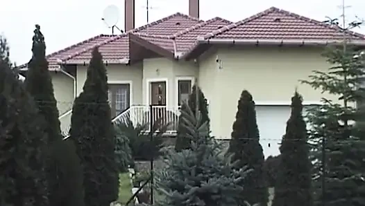 Almanya'dan tombul bayan yarağa binmek ve boşaltmak için burada