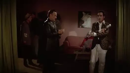 Hareket eden her şeyi sikerim