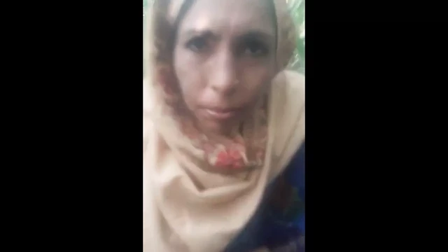 गांव चाची आउटडोर सेक्स के साथ अजनबी हिस्सा 2