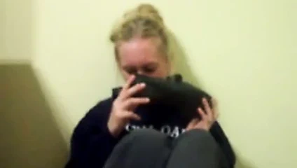 Ayakları ve ayakkabıları koklamak