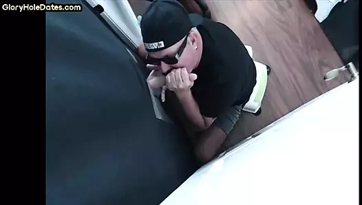 Amatör duvar deliği eşcinsel baba açgözlü ağzıyla yarak emiyor