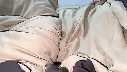 Güzel Büyük Kıçlı Kayınvalidesi Ile Iç Çamaşırı Giymiş Bir Yatağı Paylaşıyor