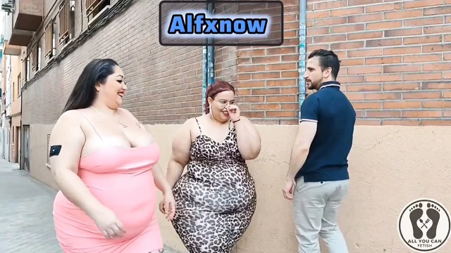 Tanrıça iri güzel kadın şanslı bir hayranla üçlü seks yapıyor