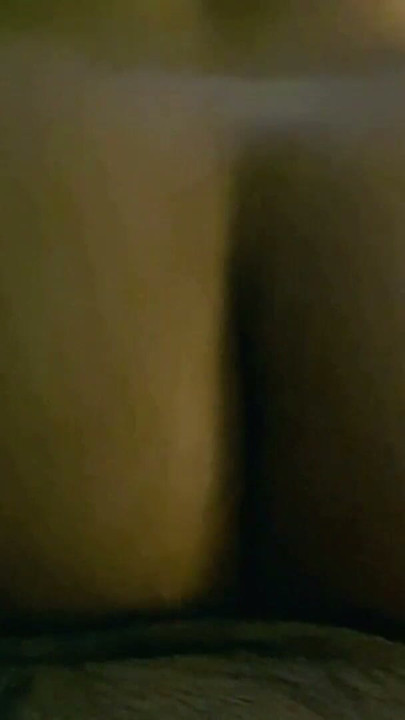 İri göğüslü genç orta yaşlı seksi kadın spor salonu antrenmanından sonra siyah spor sutyeninde sikiliyor, büyük göğüsleri deli gibi zıplıyor | Klip 2