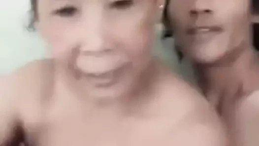 dokunmadan olgun göğüsler