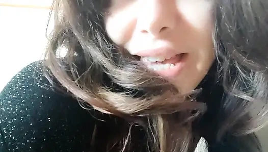 Sıkı götüme sokuyorum ve sana gösteriyorum