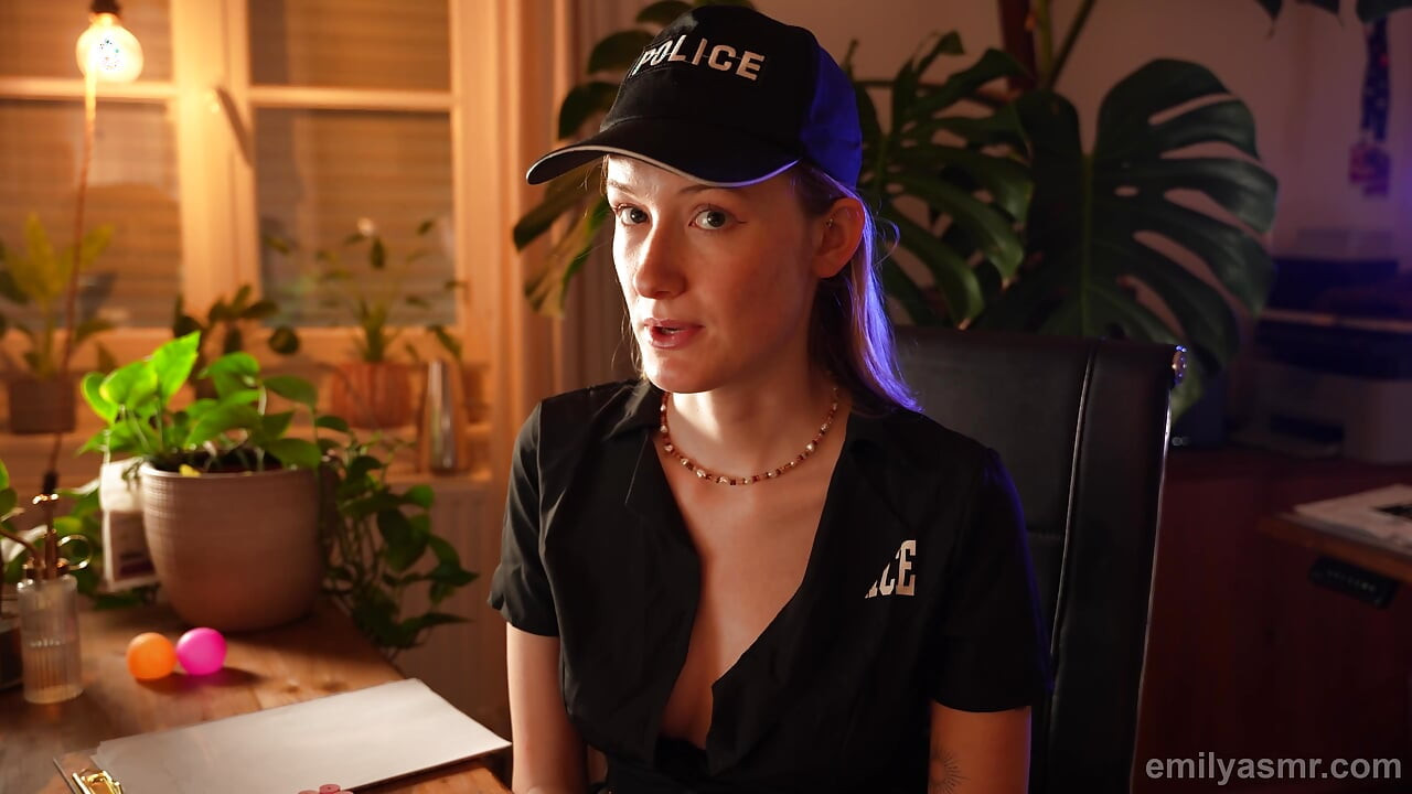 Yaramaz polis memuru odaklanmanı test ediyor - asmr (başın büyük belada...)