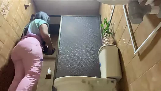 KLINIK BANYOLARıNDA HEMŞIRELERI KAYDEDIYOR