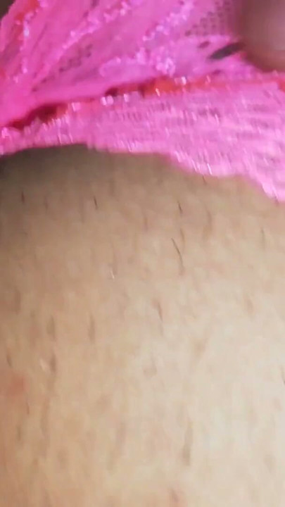 Elle muamele, yeni pembe külotlu çoraplı büyük yarak, ateşli bir göte girmeye çaresiz, genç trans | Klip 1