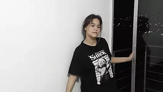 Üvey kardeşimi balkonda güzel bir çardakla becerdim